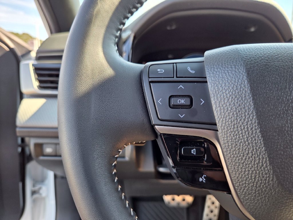 Used 2025 Toyota Camry SE FWD image 23
