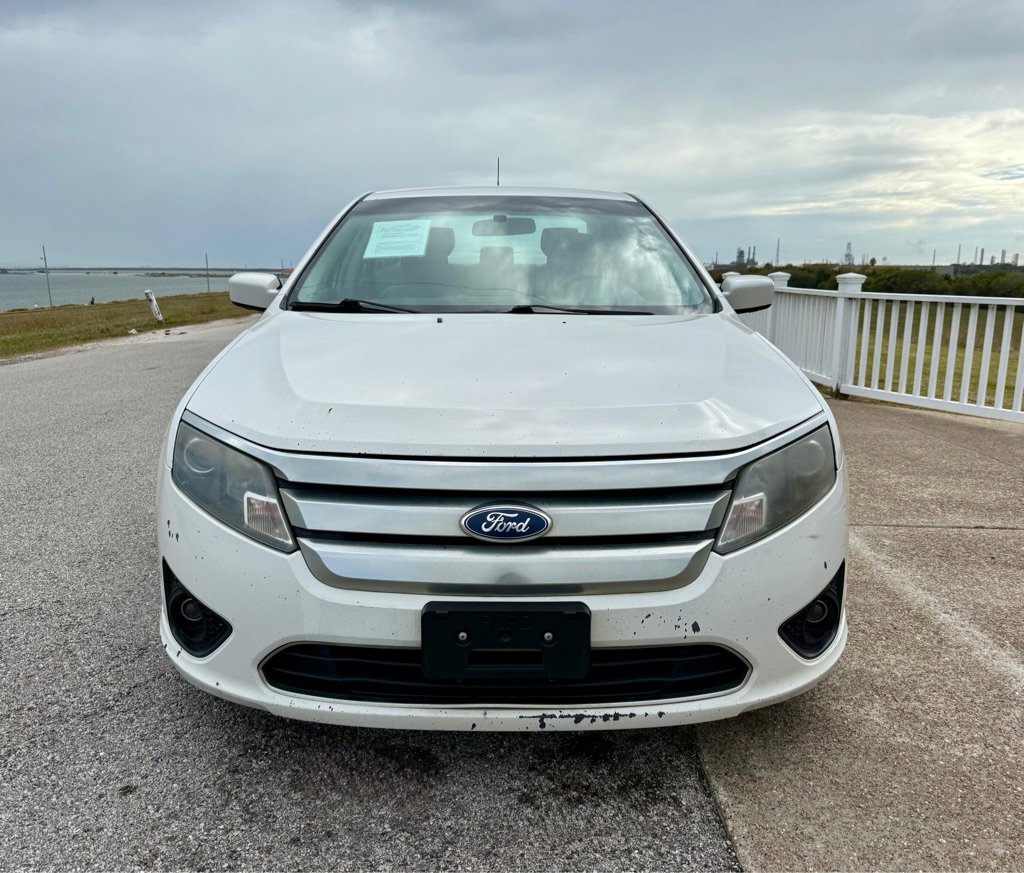 Used 2011 Ford Fusion SE image 2