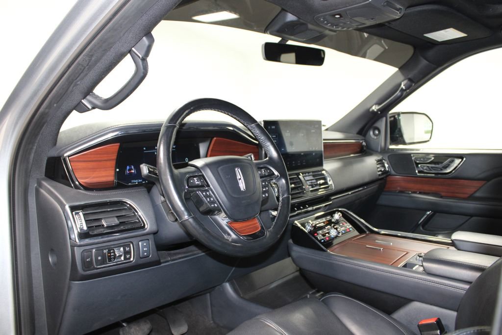 Used 2023 Lincoln Navigator Reserve AWD/4WD image 24
