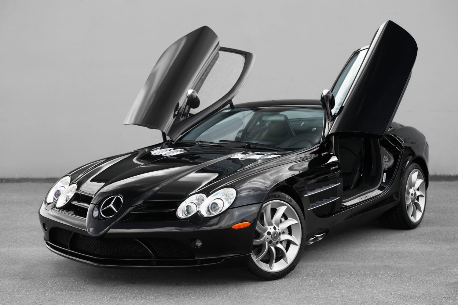 Used 2005 Mercedes-Benz SLR image 2