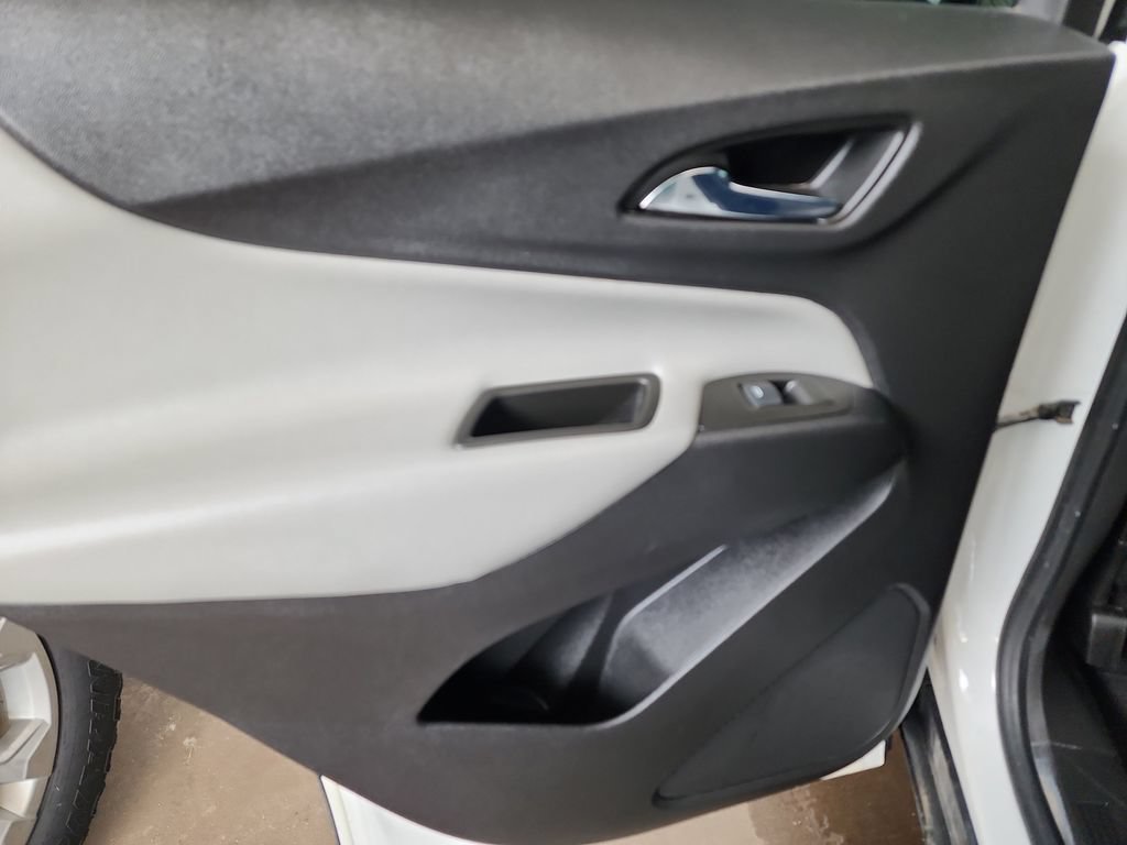 Used 2021 Chevrolet Equinox LS FWD image 36