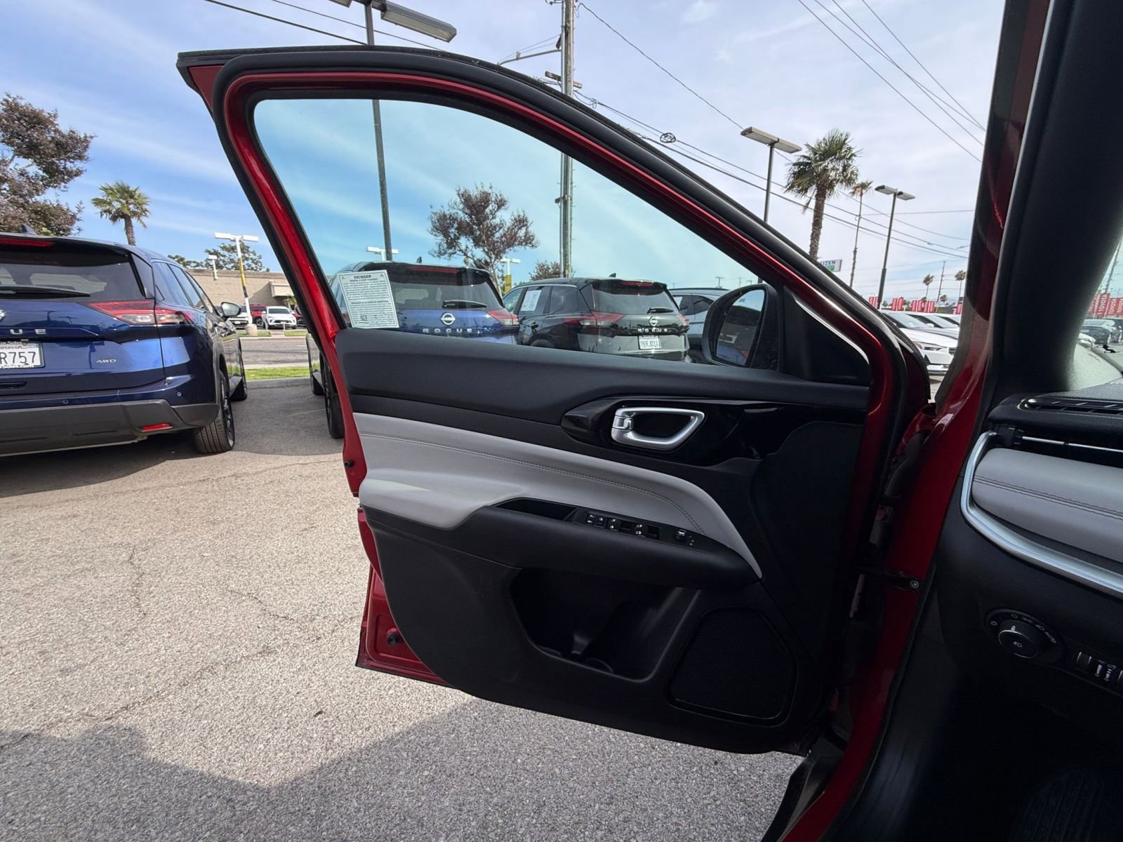 Used 2025 Jeep Compass Limited AWD/4WD image 18