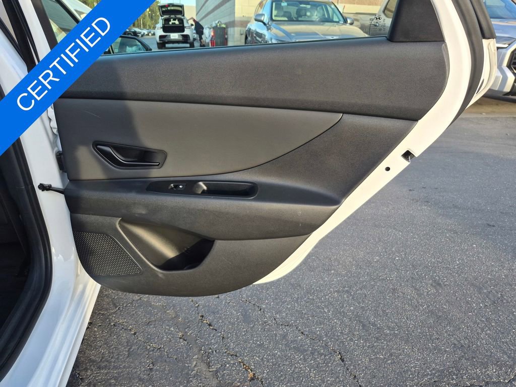 Used 2025 Hyundai Elantra SEL image 29