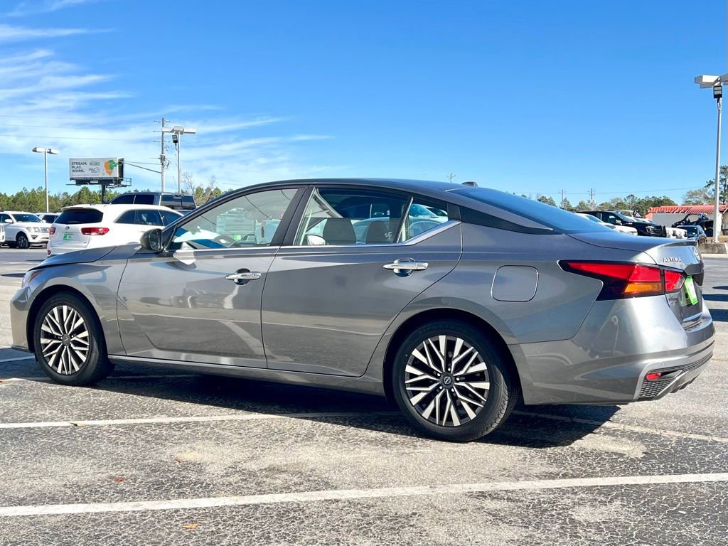 Used 2024 Nissan Altima 2.5 SV image 8