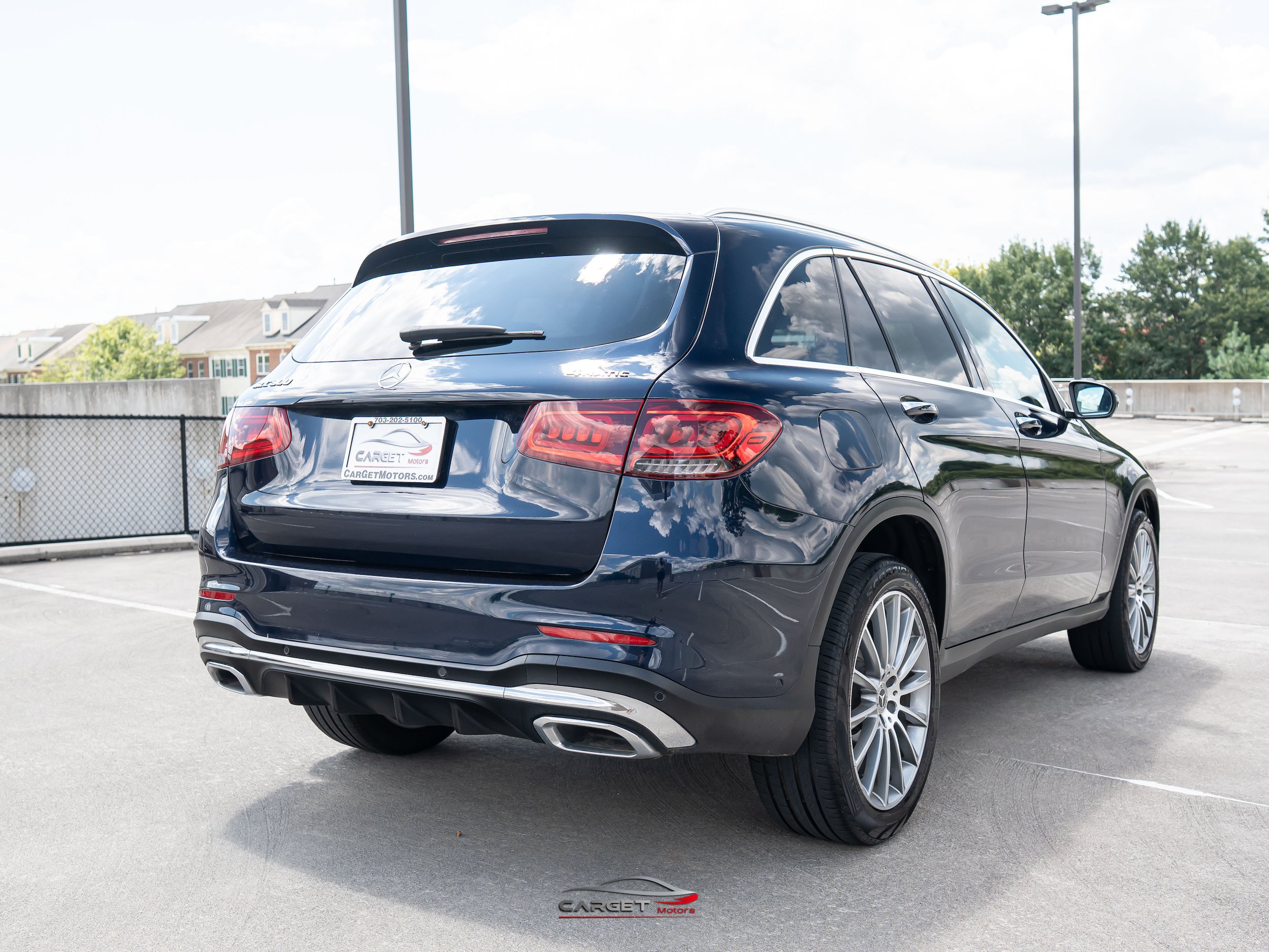Used 2021 Mercedes-Benz GLC 300 4MATIC w/ AMG Line image 7