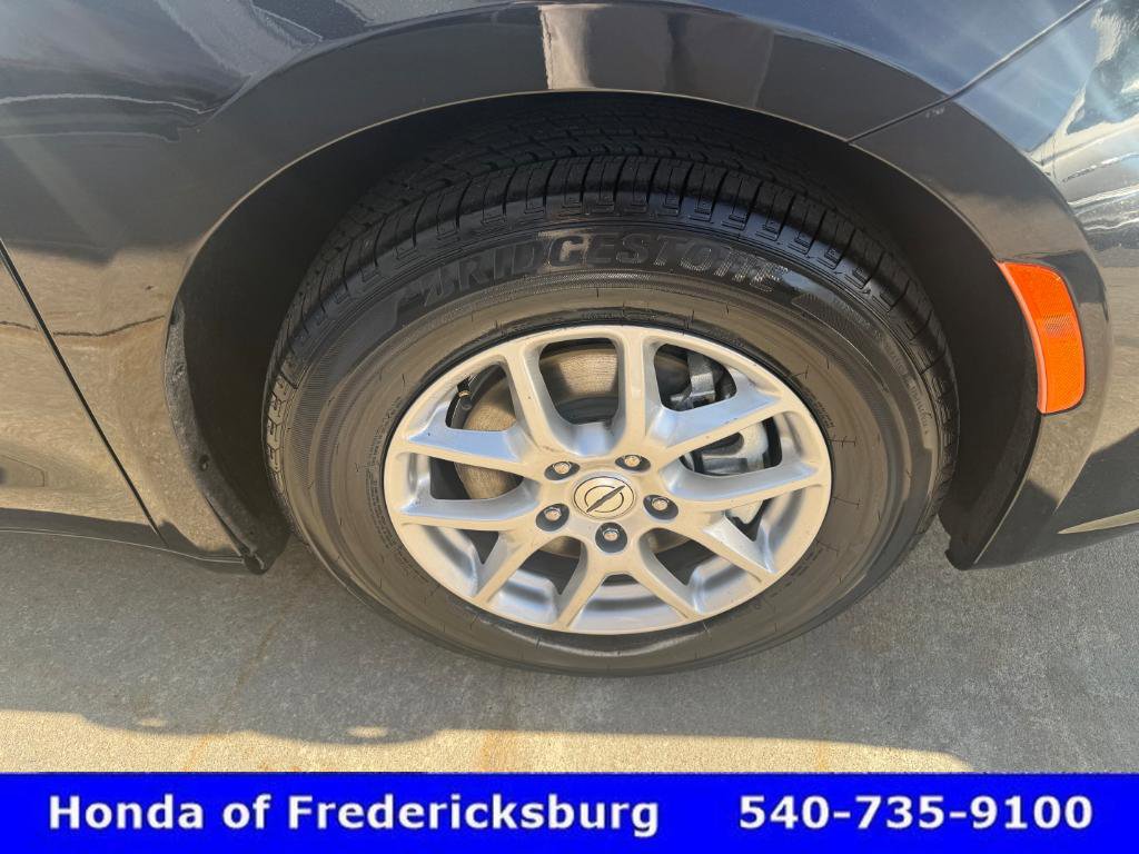 Used 2023 Chrysler Pacifica Touring-L image 12