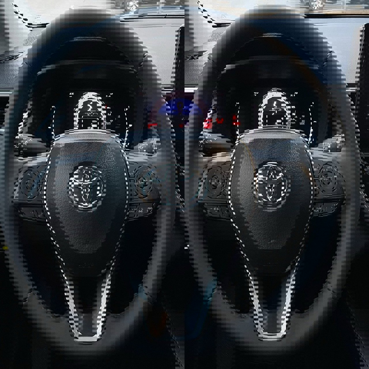 Used 2026 Toyota Corolla Cross LE image 12