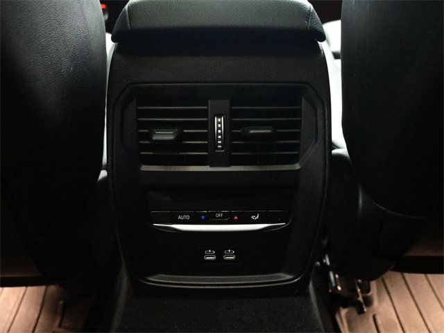 Used 2022 BMW 330i Sedan w/ M Sport Package image 18