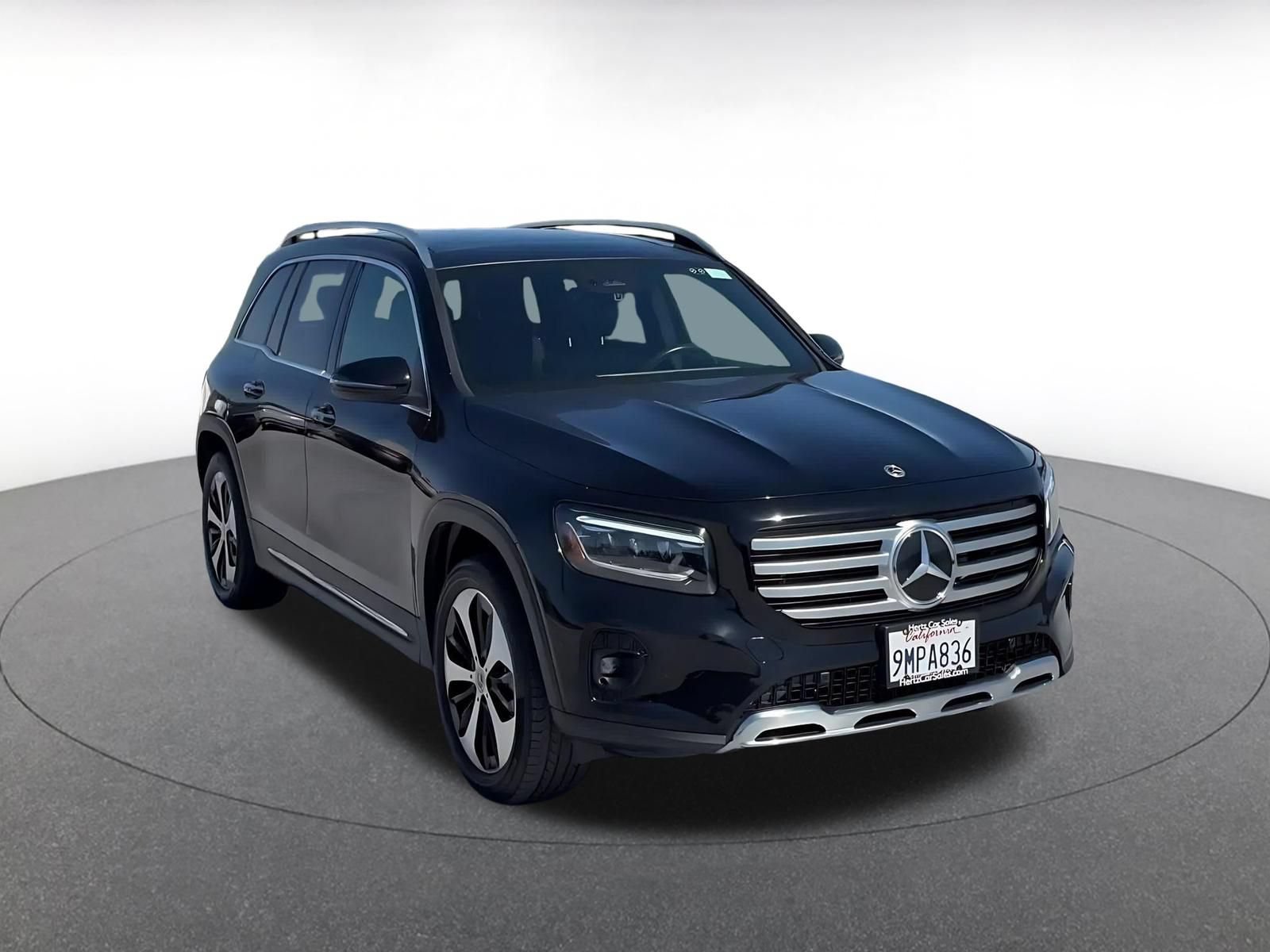 Used 2025 Mercedes-Benz GLB 250 4MATIC image 3
