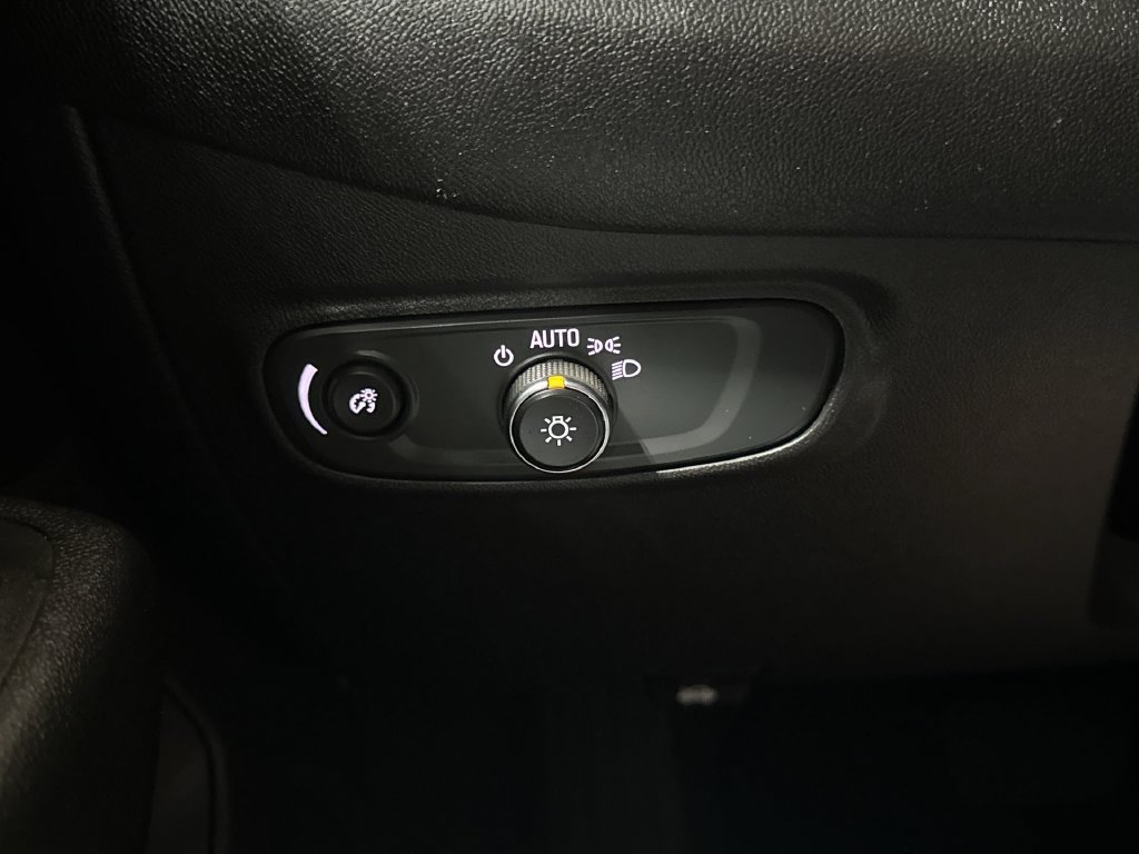 Used 2021 Chevrolet Equinox LT FWD image 18