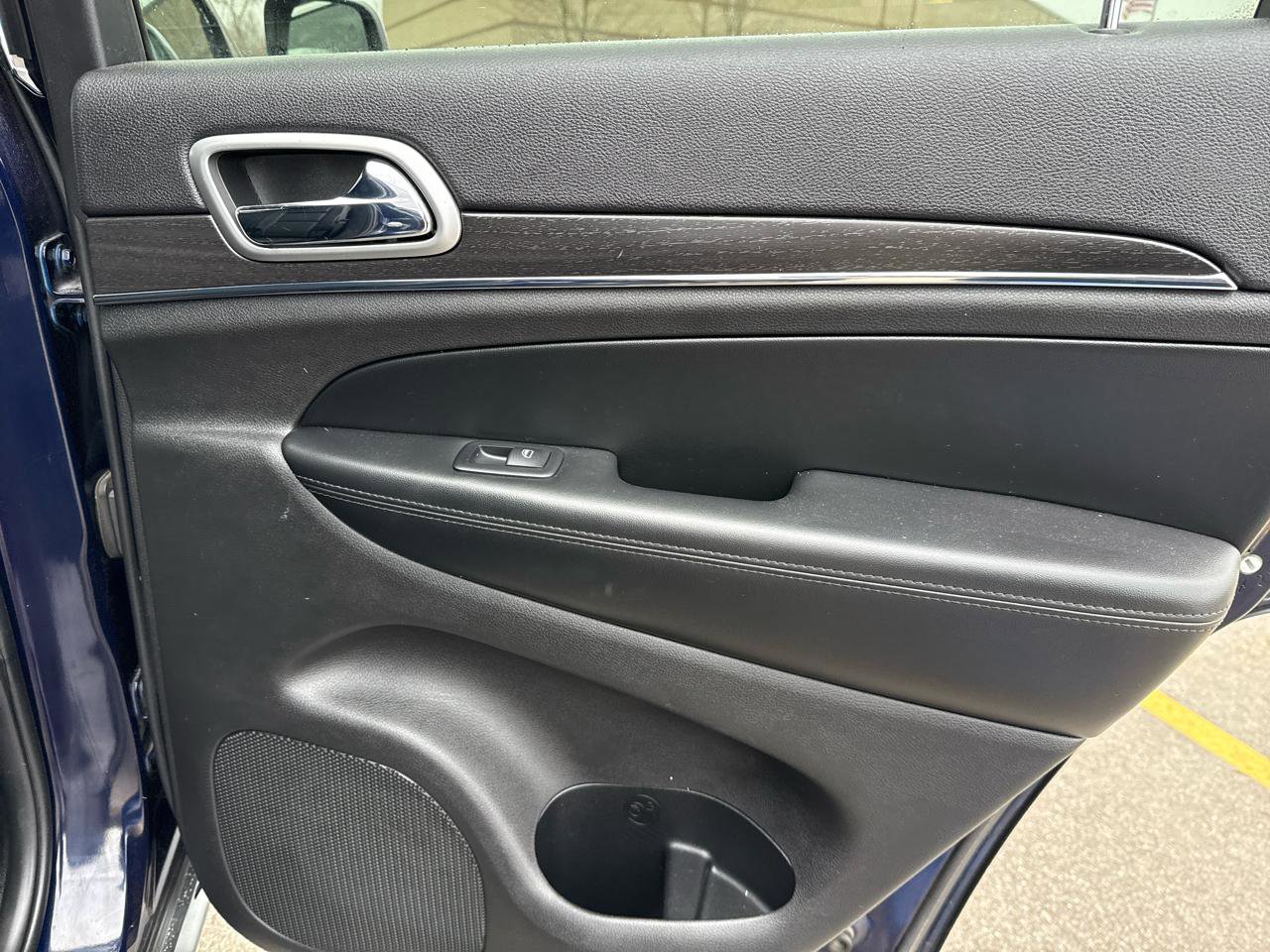 Used 2018 Jeep Grand Cherokee Limited w/ Luxury Group II image 21