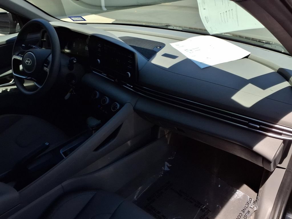 Used 2024 Hyundai Elantra SE FWD image 22