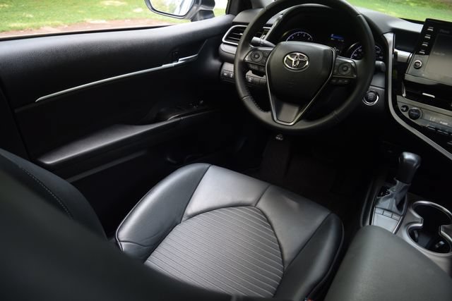 Used 2022 Toyota Camry SE w/ Audio Upgrade Package FWD image 2