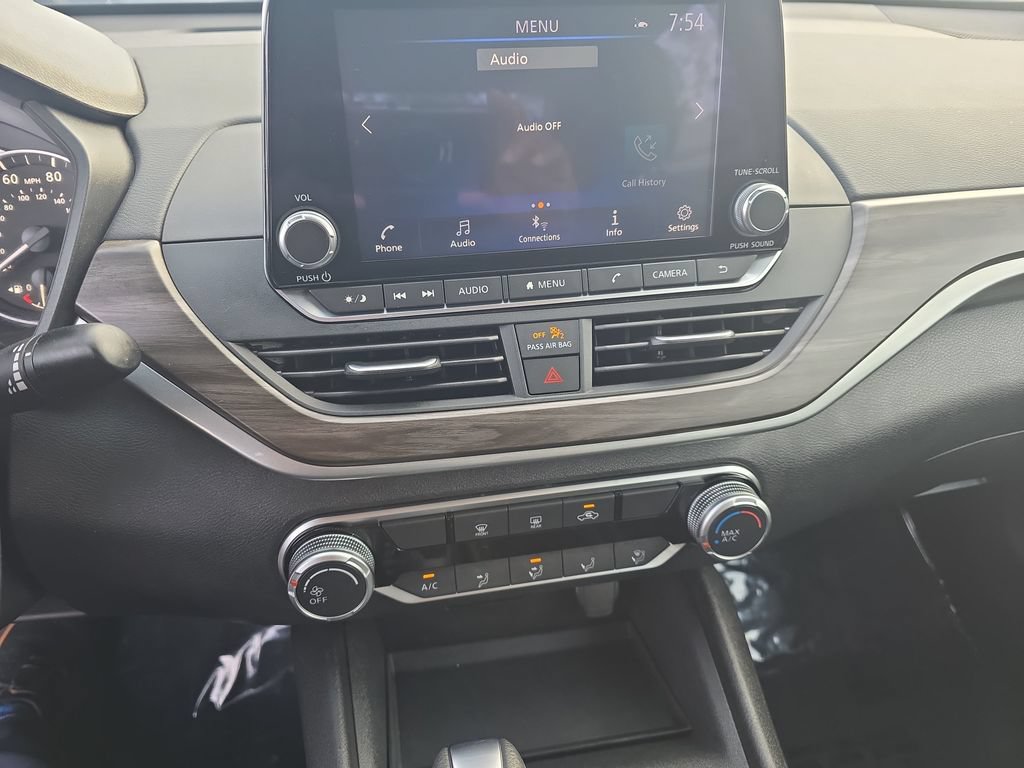 Used 2025 Nissan Altima 2.5 SV FWD image 16