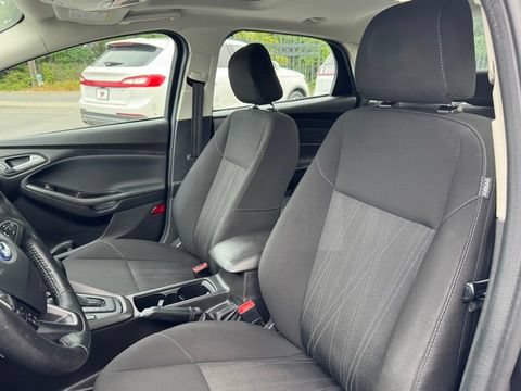Used 2017 Ford Focus SEL w/ Cold Weather Package FWD image 11