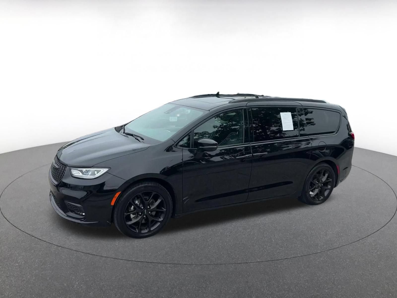 Used 2025 Chrysler Pacifica Limited FWD image 6