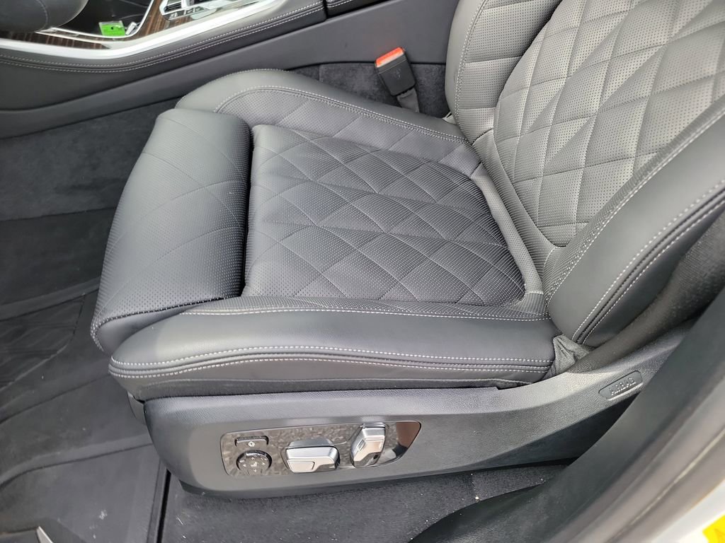 Certified 2025 BMW X5 xDrive50e w/ Premium Package image 20