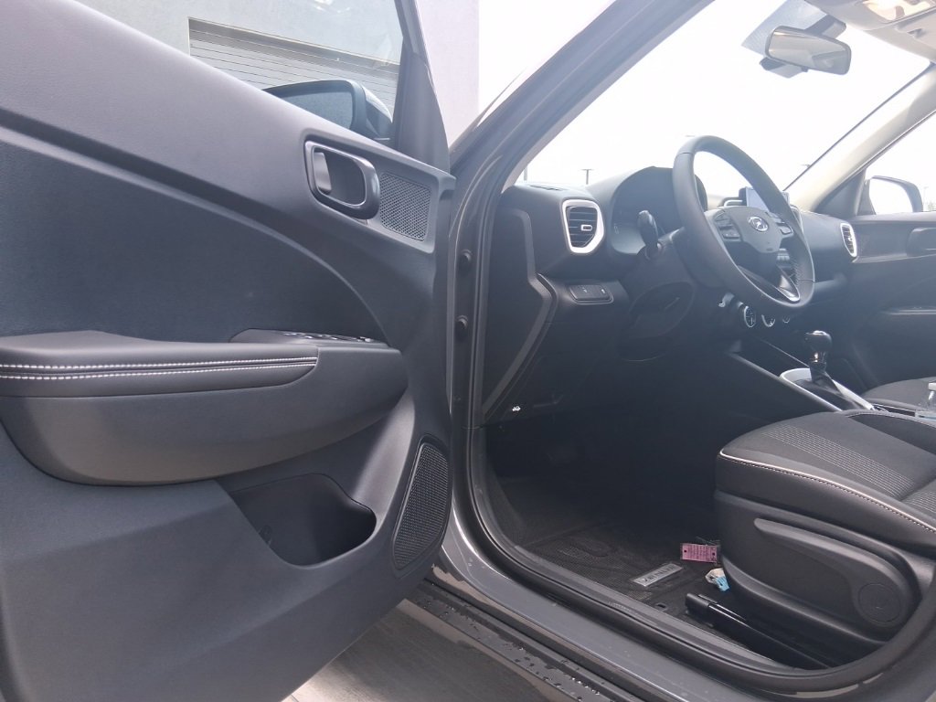 New 2025 Hyundai Venue Limited image 16