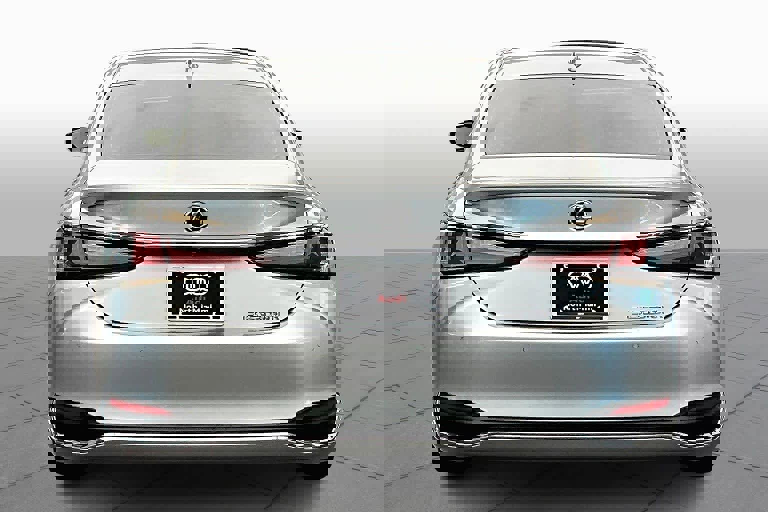 Used 2021 Lexus ES 300h w/ Premium Package image 4