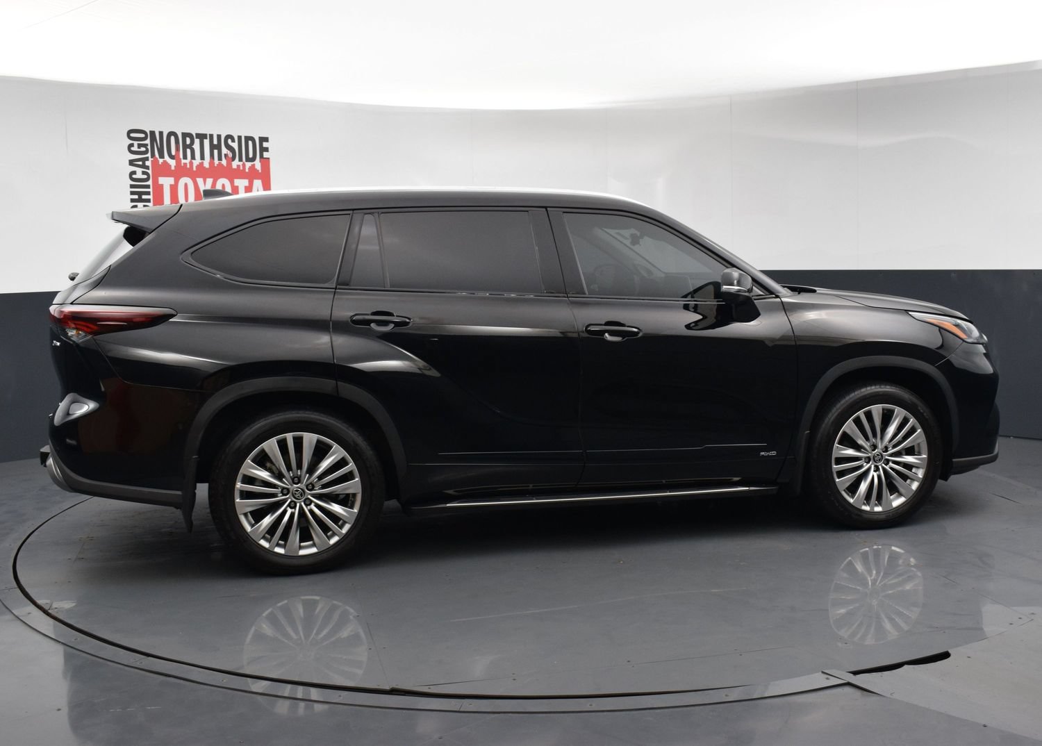 Used 2025 Toyota Highlander Platinum AWD/4WD image 5
