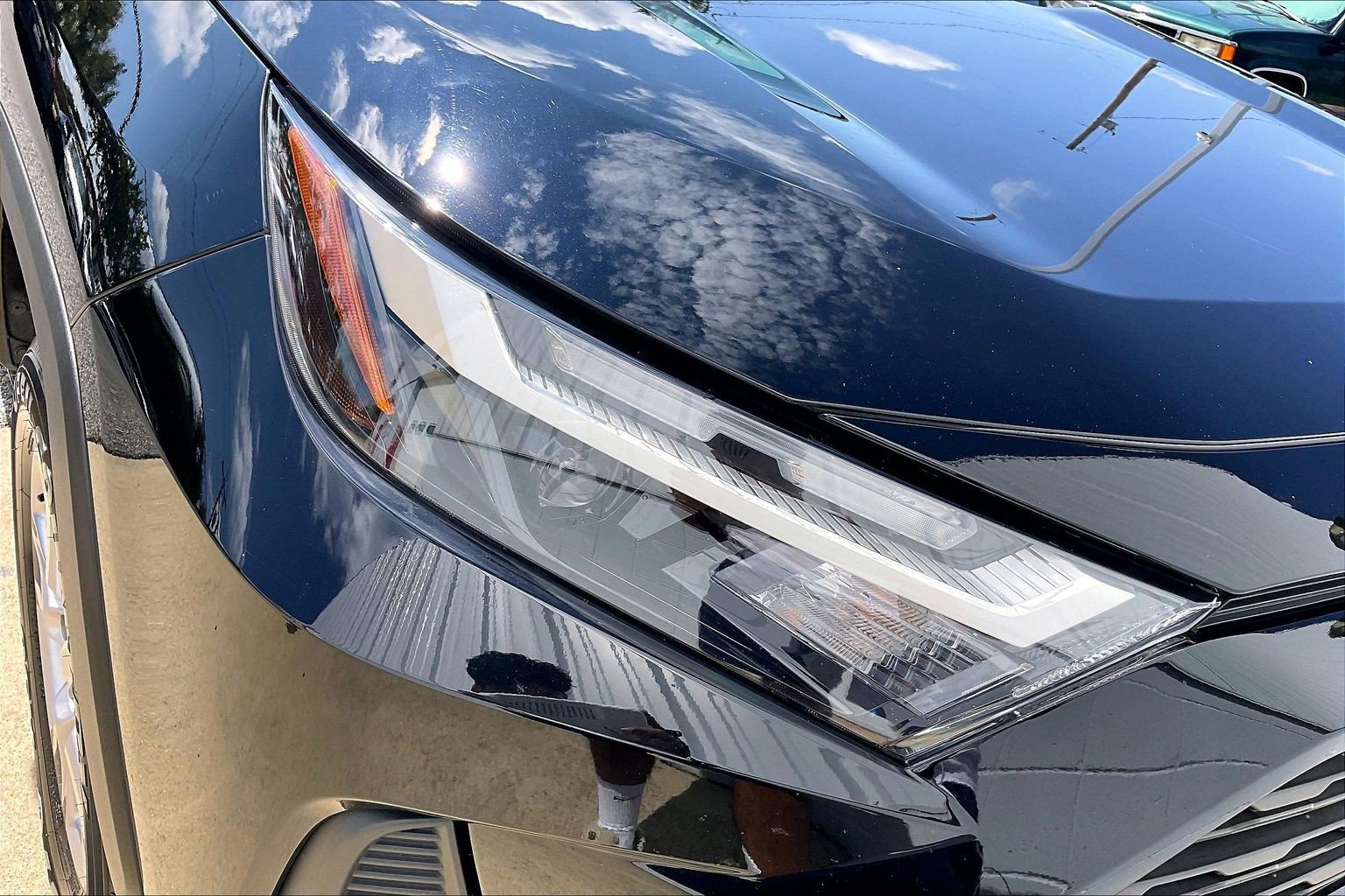 Used 2025 Toyota RAV4 XLE AWD/4WD image 32