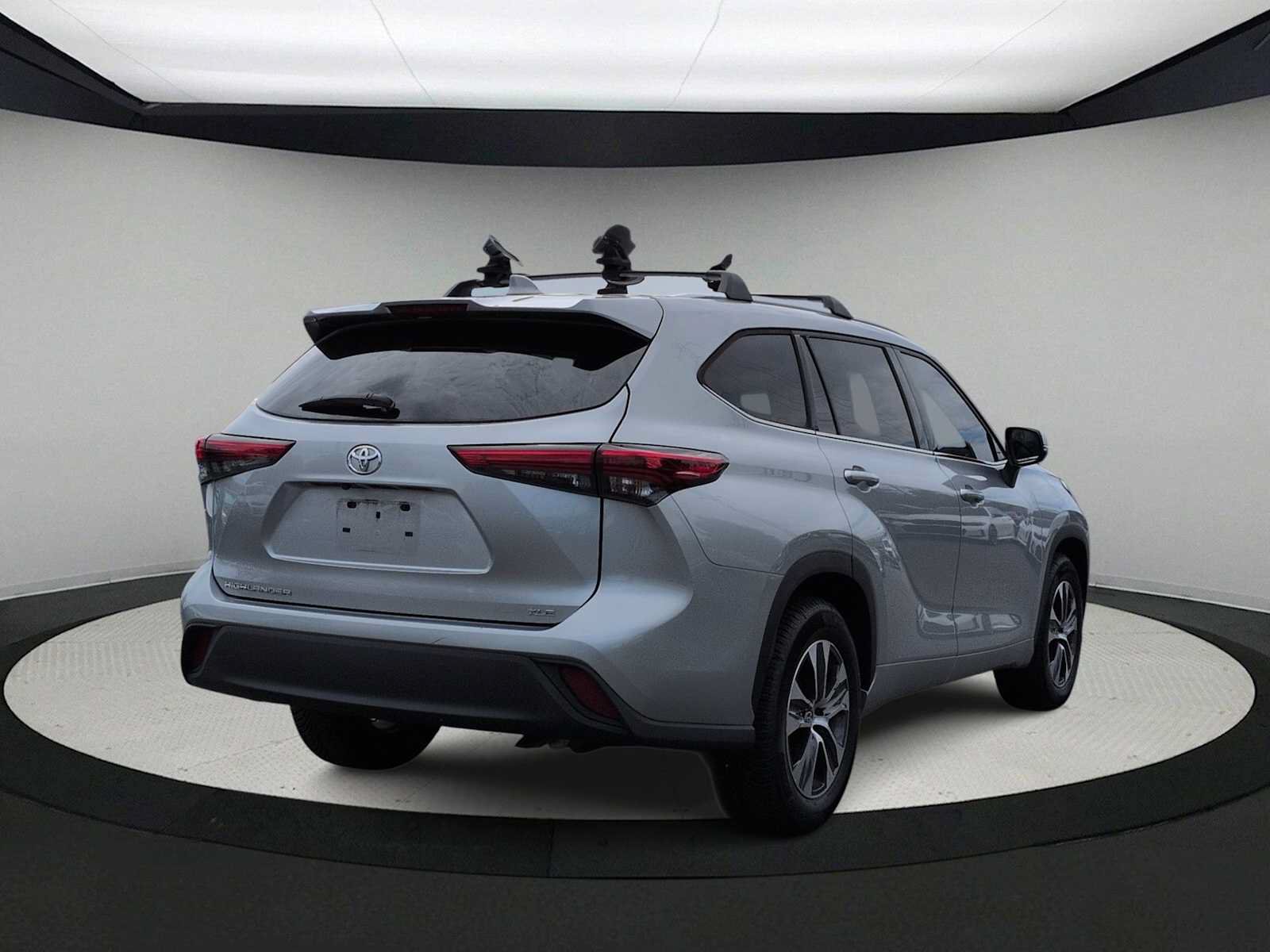 Used 2021 Toyota Highlander XLE FWD image 8