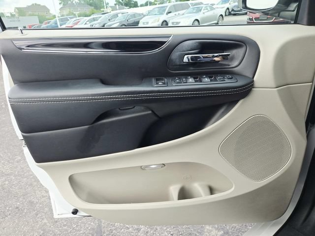 Used 2018 Dodge Grand Caravan SXT FWD image 28