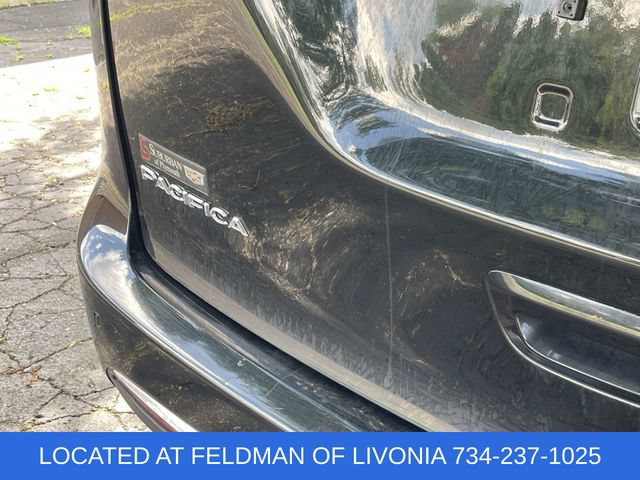 Used 2018 Chrysler Pacifica Touring-L w/ Premium Audio Group FWD image 30