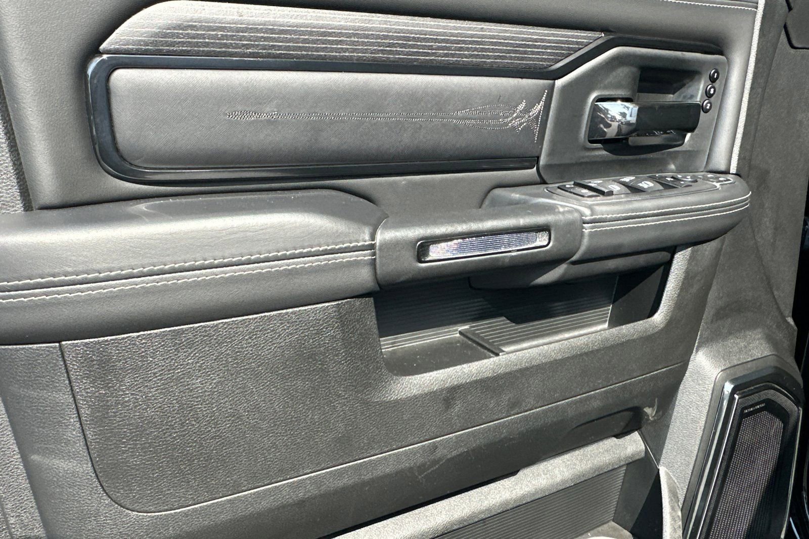 Used 2024 RAM 3500 Limited image 11