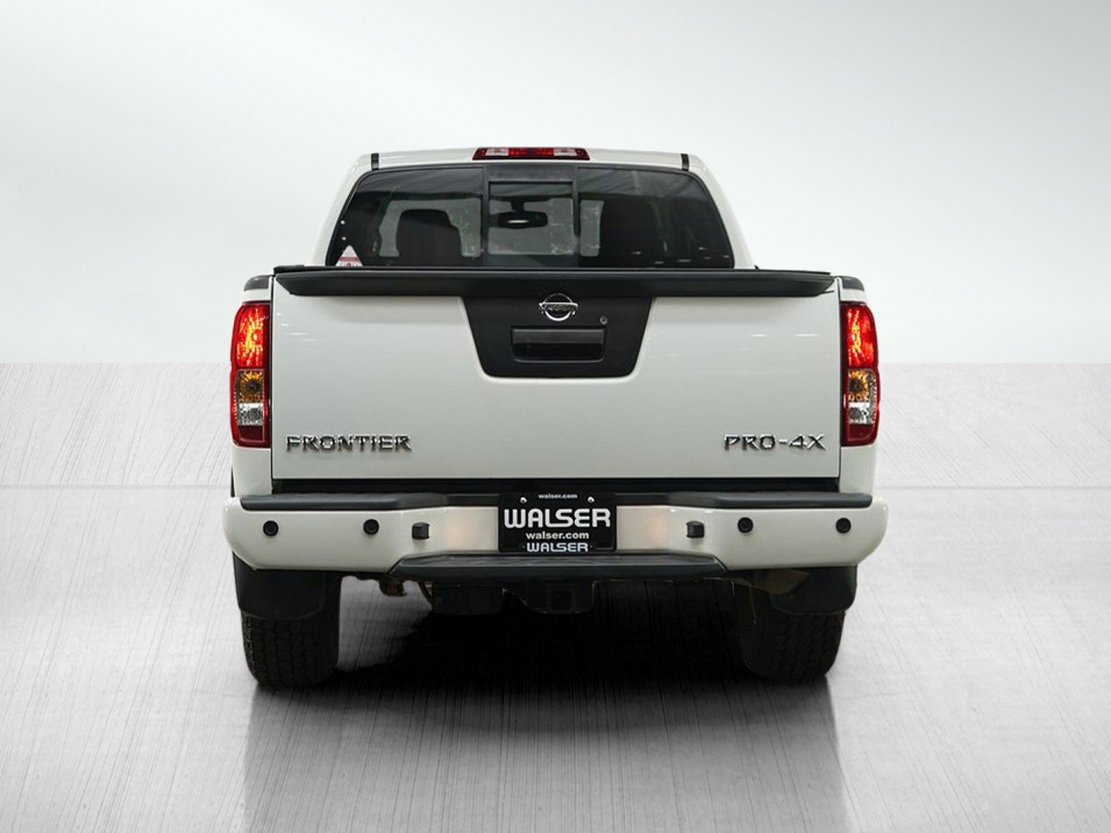 Used 2017 Nissan Frontier PRO-4X AWD/4WD image 4