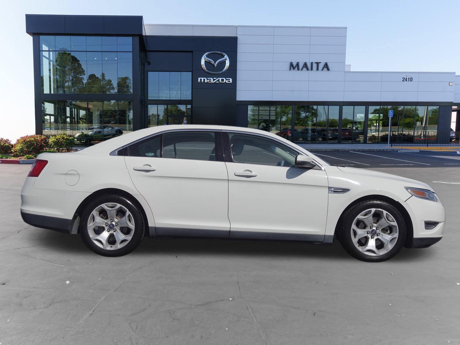 Used 2012 Ford Taurus SEL FWD image 2
