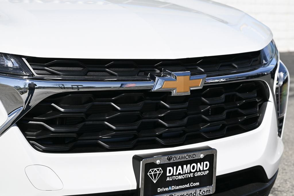 New 2026 Chevrolet Trax LS w/ LS Convenience Package FWD image 12