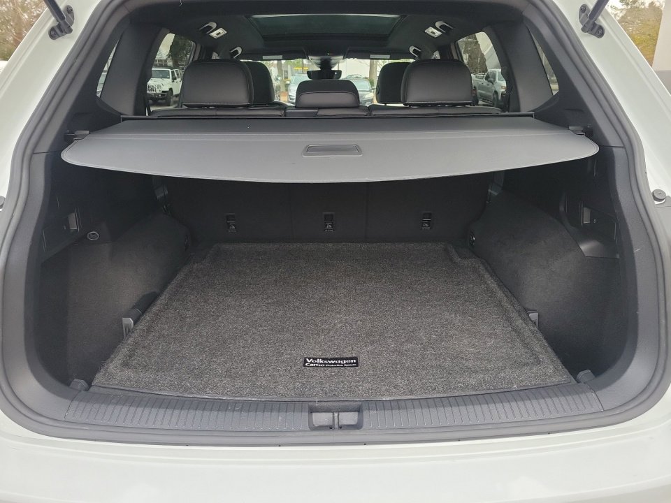 Certified 2023 Volkswagen Tiguan SE R-Line image 19