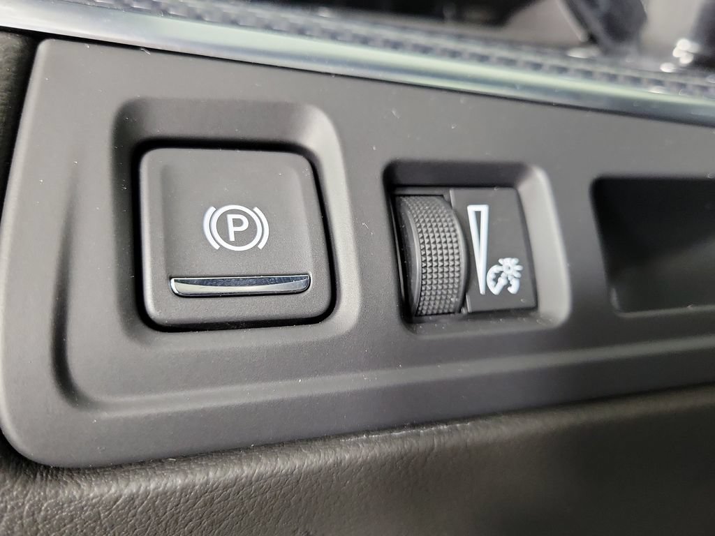 Used 2025 Cadillac XT5 Sportv AWD/4WD image 31