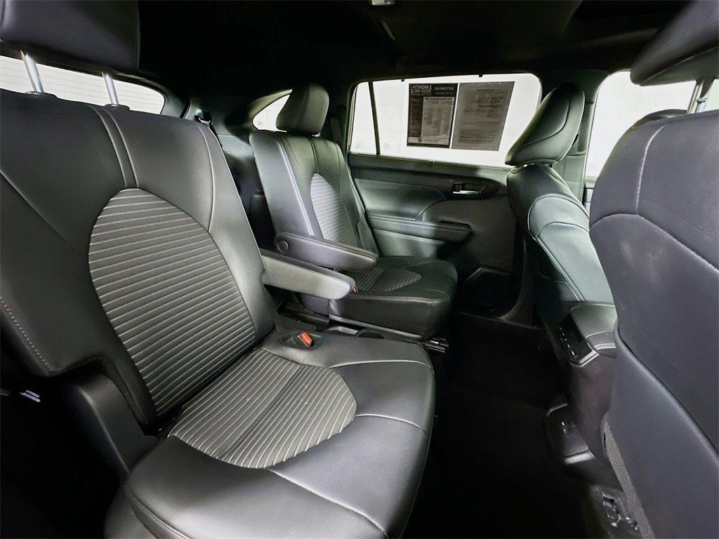 Used 2024 Toyota Highlander XSE image 11