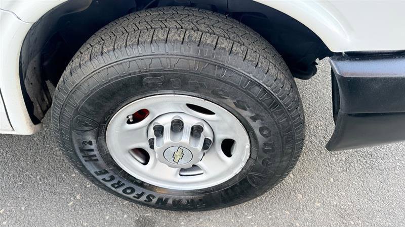 Used 2011 Chevrolet Express 2500 RWD image 21