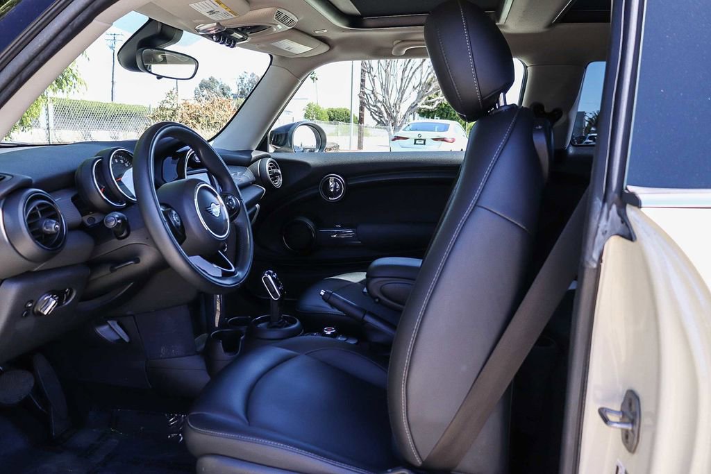 Used 2020 MINI Cooper 2-Door Hardtop FWD image 22