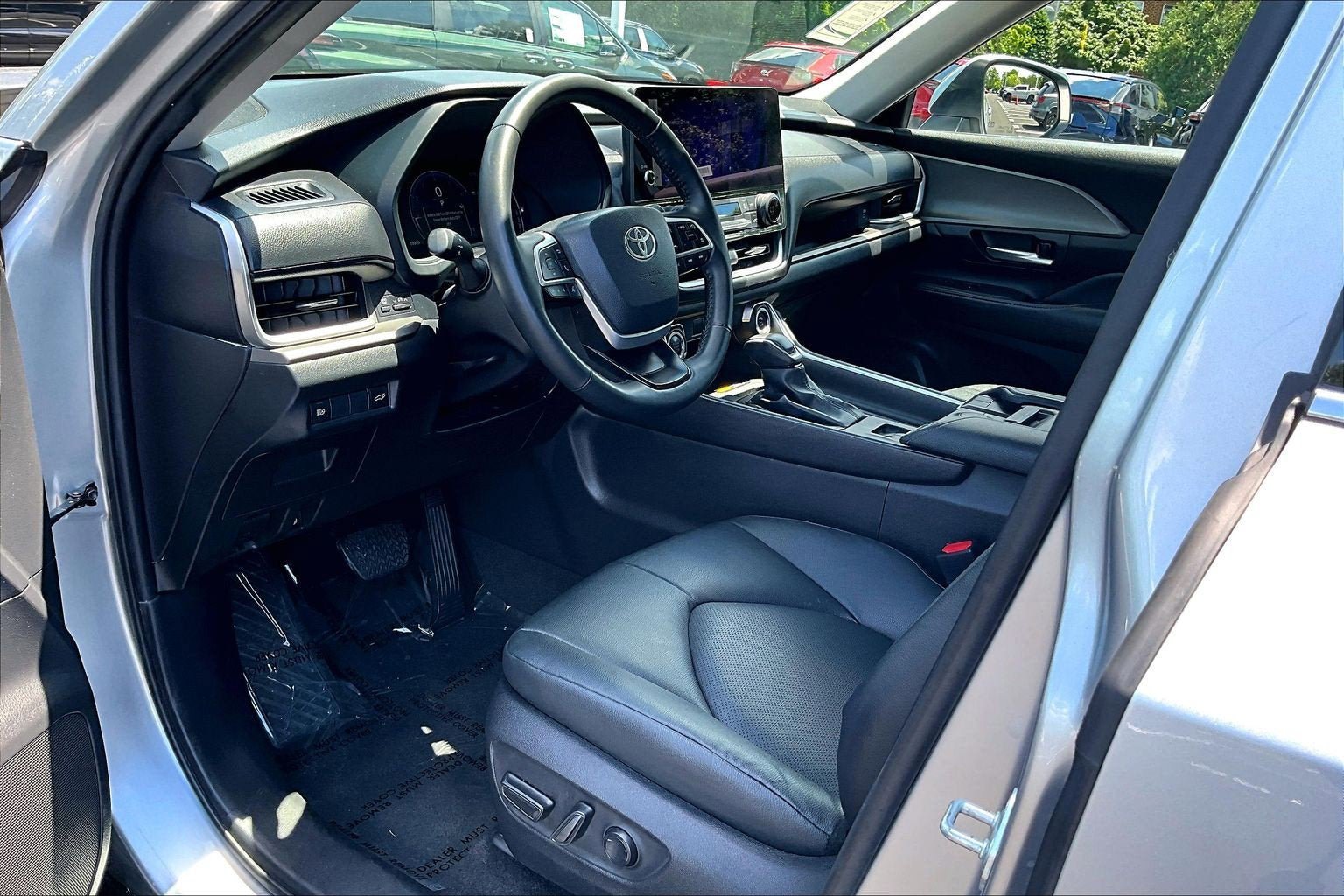 Used 2025 Toyota Grand Highlander AWD image 12