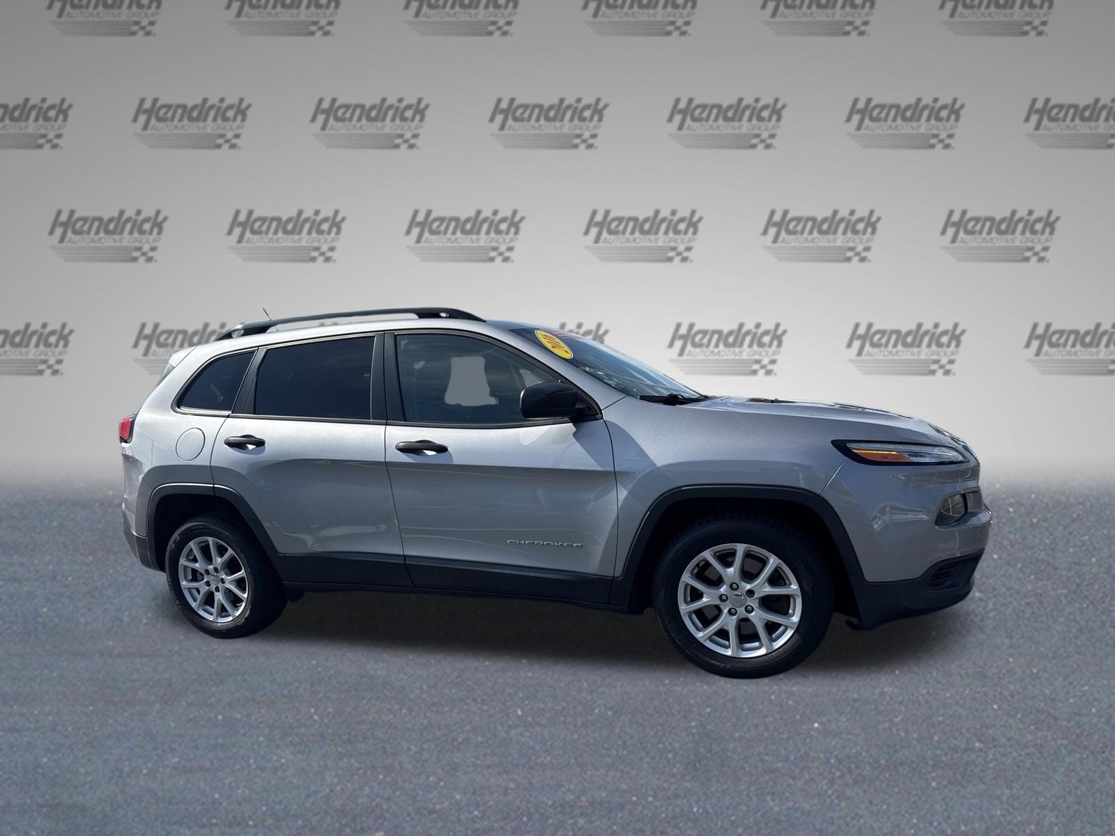 Used 2016 Jeep Cherokee Sport w/ Cold Weather Group FWD image 11