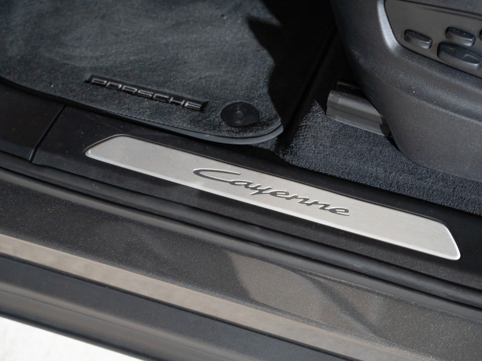 Certified 2024 Porsche Cayenne GTS AWD/4WD image 12