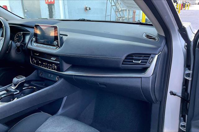 Certified 2025 Nissan Rogue SV image 17