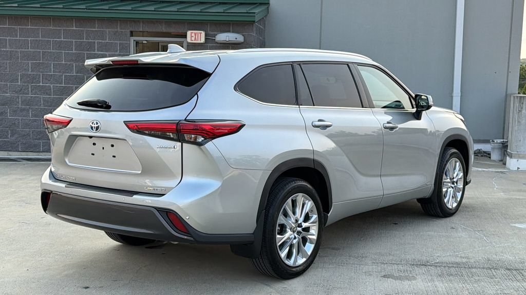 Used 2023 Toyota Highlander Limited AWD/4WD image 4