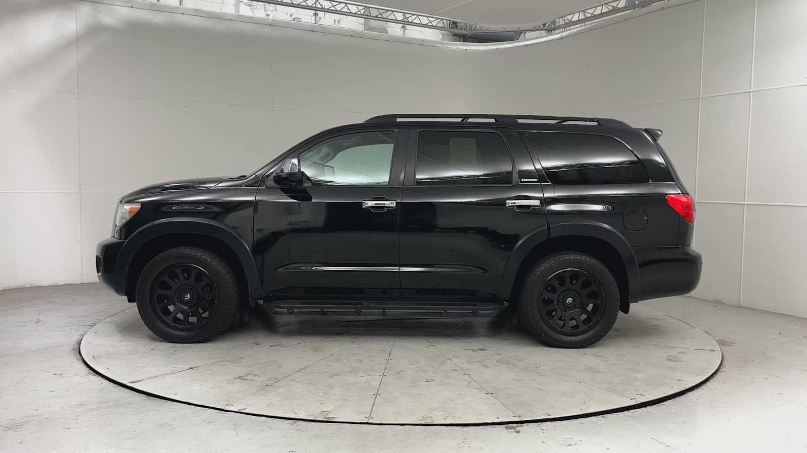Used 2011 Toyota Sequoia Limited AWD/4WD image 5