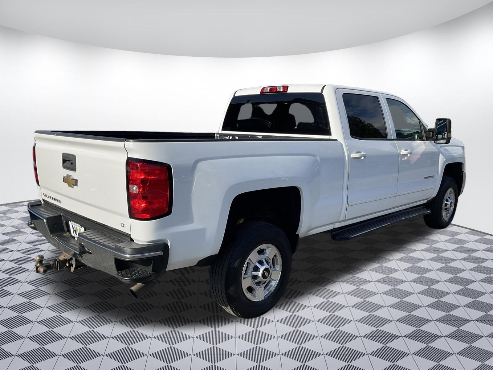 Used 2015 Chevrolet Silverado 2500 LT AWD/4WD image 3