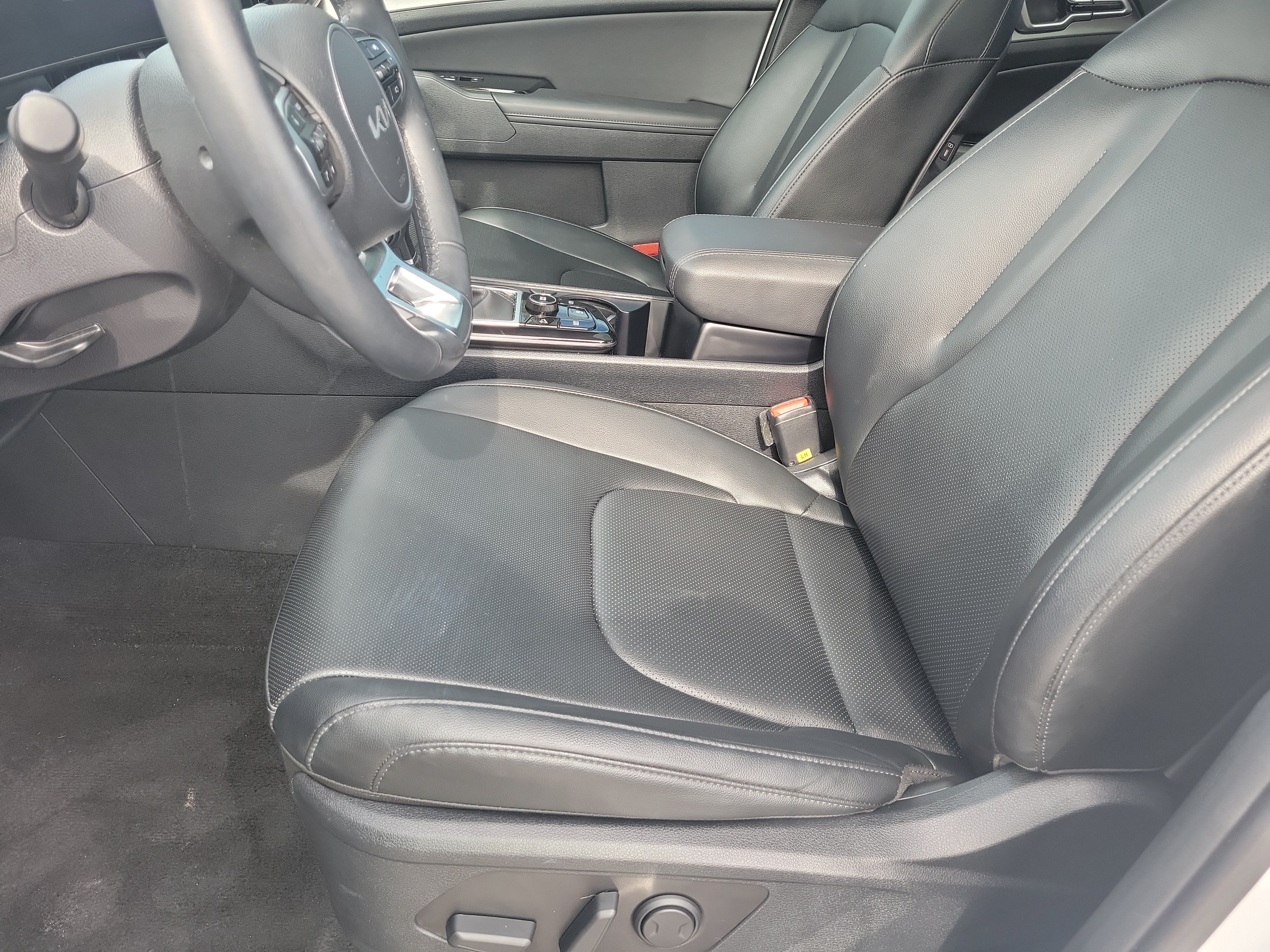 Used 2025 Kia Sportage EX w/ Premium Package FWD image 19