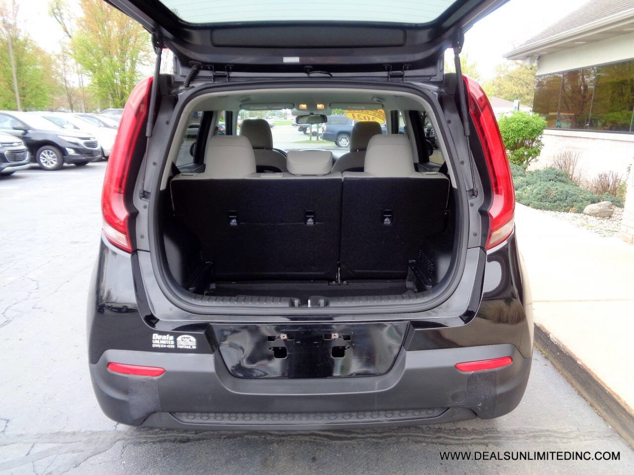 Used 2021 Kia Soul LX image 16