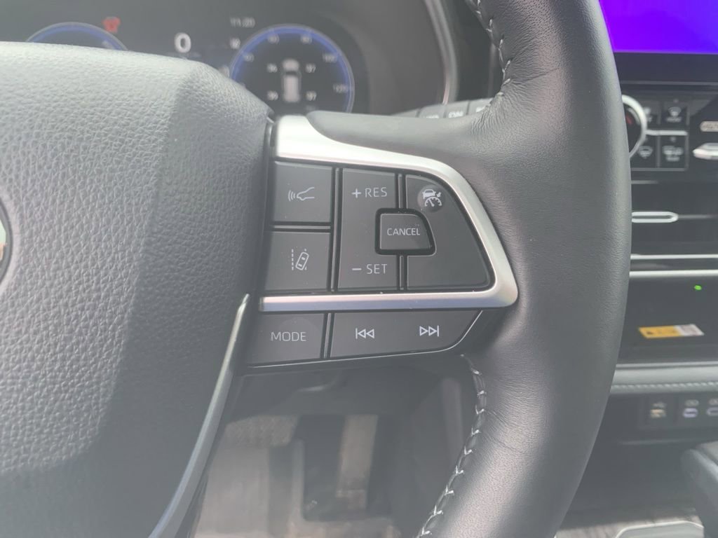 Used 2025 Toyota Highlander Platinum image 18
