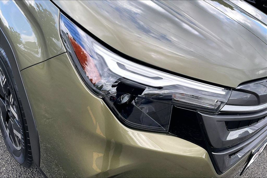 Certified 2025 Subaru Forester Premium AWD/4WD image 32