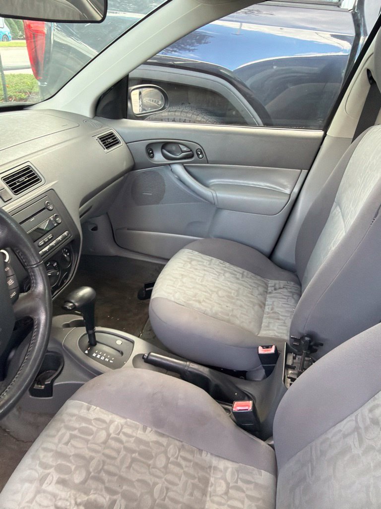 Used 2005 Ford Focus ZXW Wagon FWD image 4