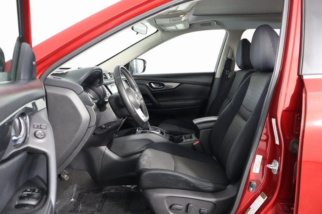 Used 2017 Nissan Rogue SV FWD image 10